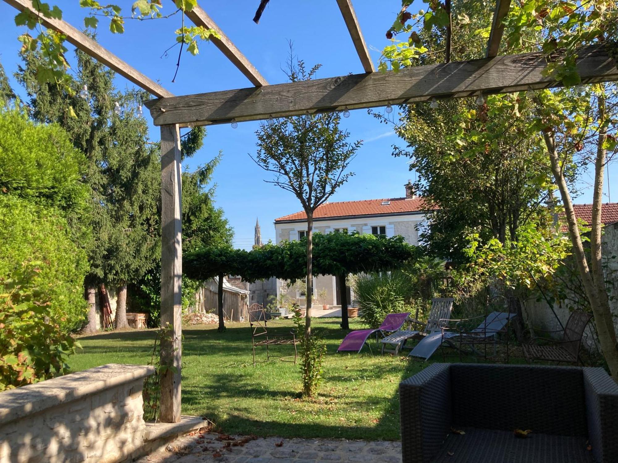 Bed and Breakfast Pierres Et Jardins Senlis  Esterno foto