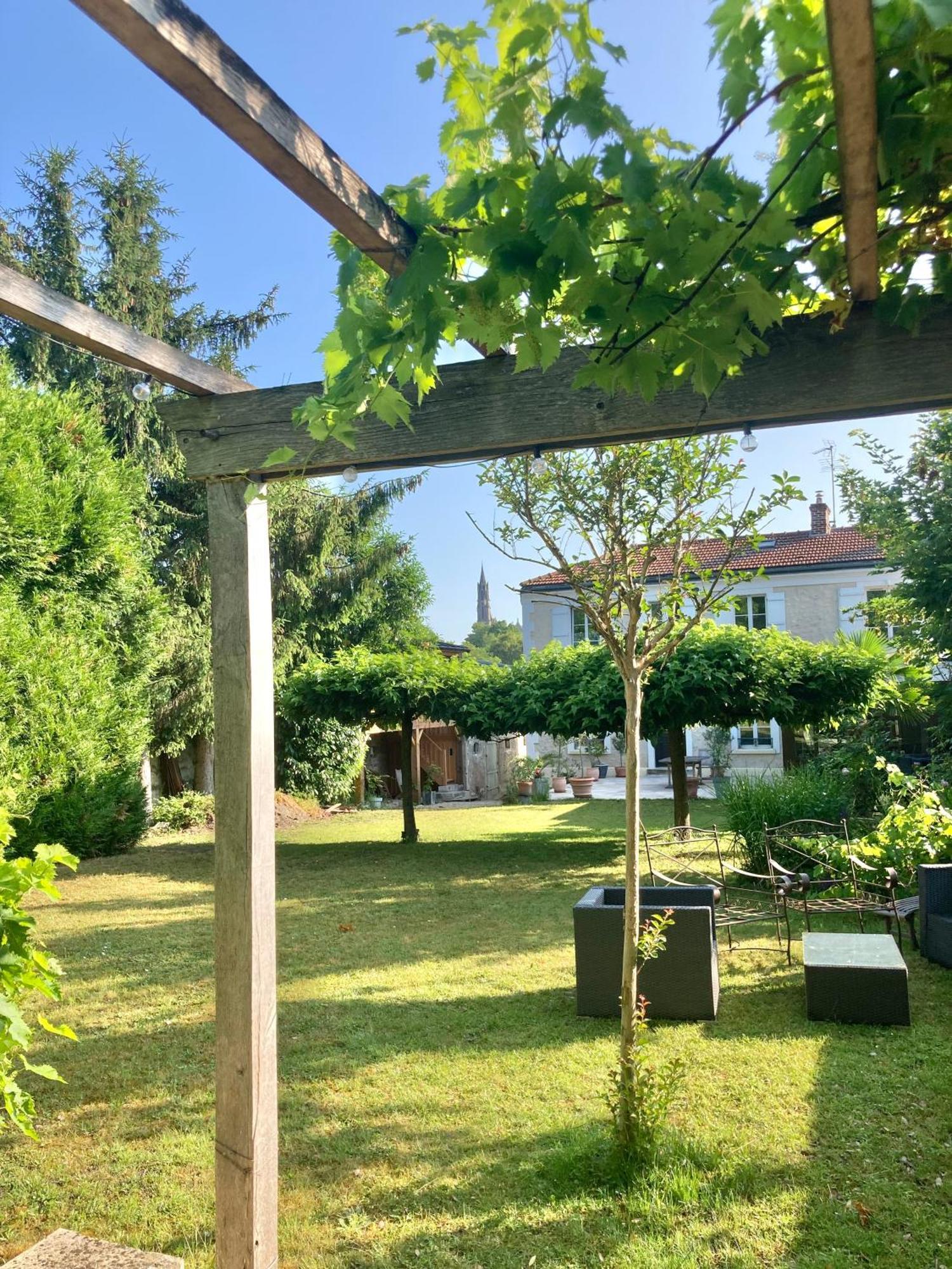 Bed and Breakfast Pierres Et Jardins Senlis  Esterno foto